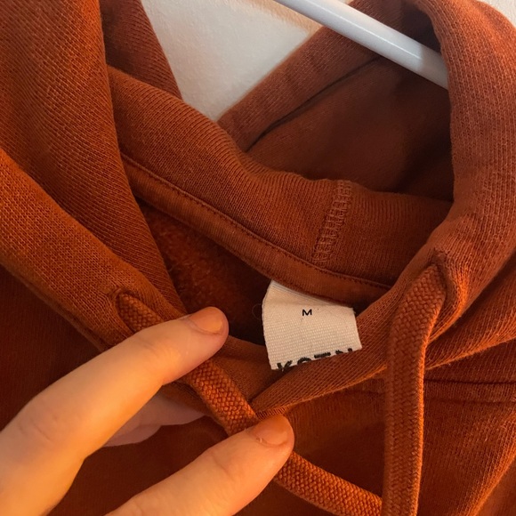 KOTN Unisex Essential Hoodie in Bronze - Medium - Picture 3 of 5